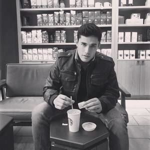 Meet your Posher, Carlos